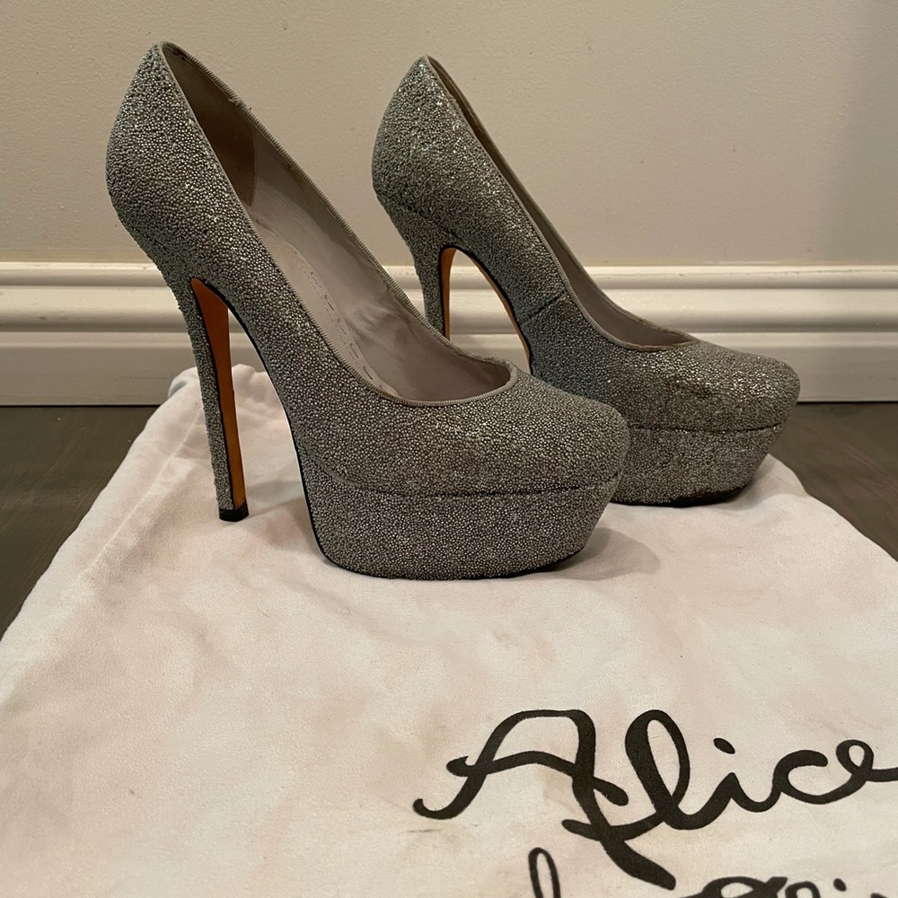 ALICE + OLIVIA Larimore Caviar Beaded Pumps